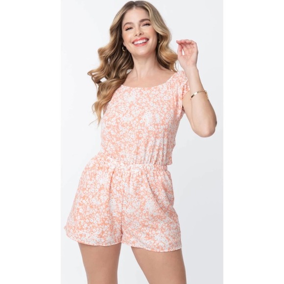 Pink Lily Coral Floral Open Back Romper Size Medium - Picture 1 of 8